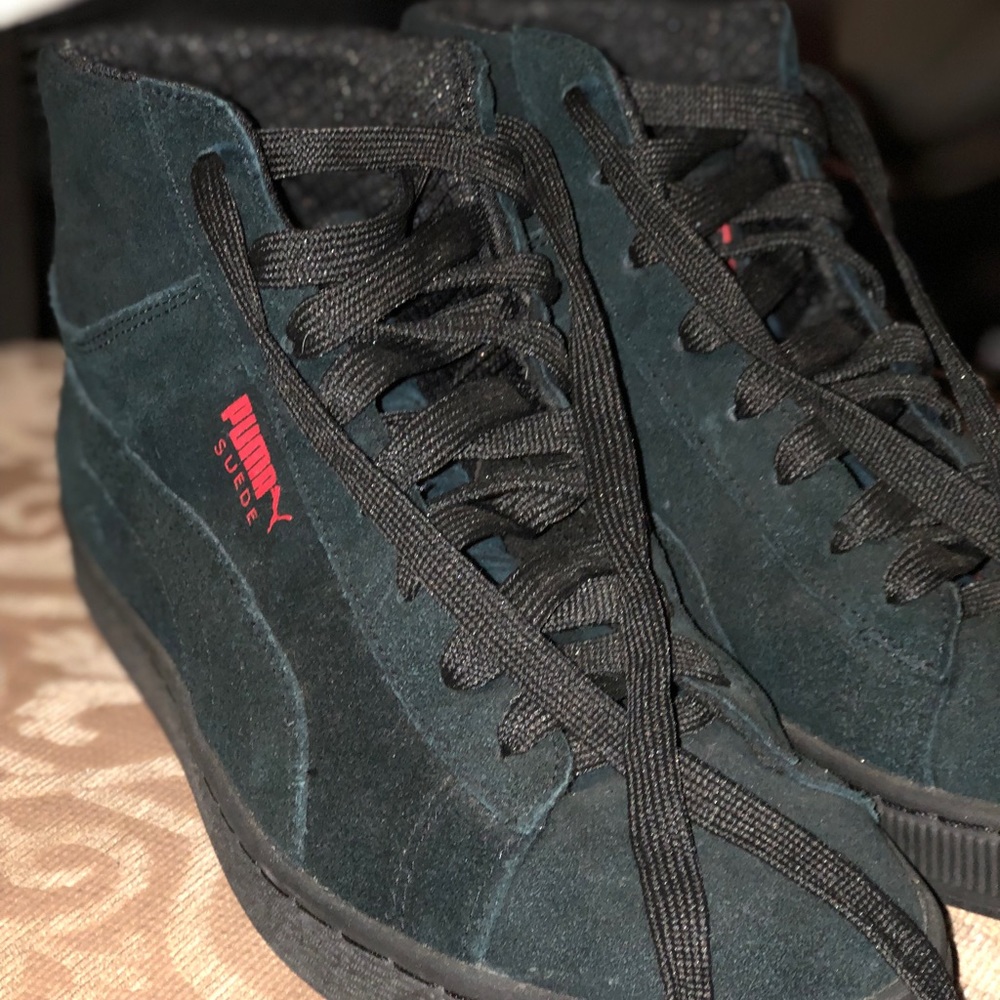Hightop pumas black and red